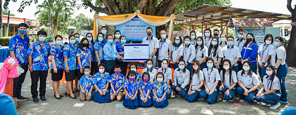 タイの小学校と警察署に教材や中古PCを寄贈